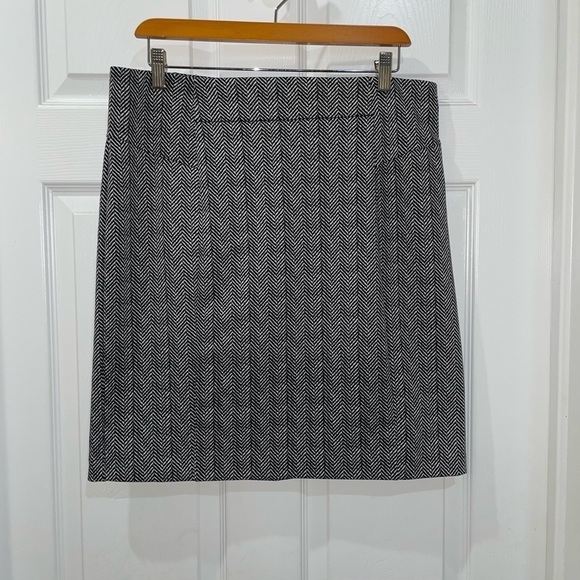 MICHAEL Michael Kors Dresses & Skirts - MICHAEL KORS Herringbone Black & White Pencil Skirt Large​​​​​​